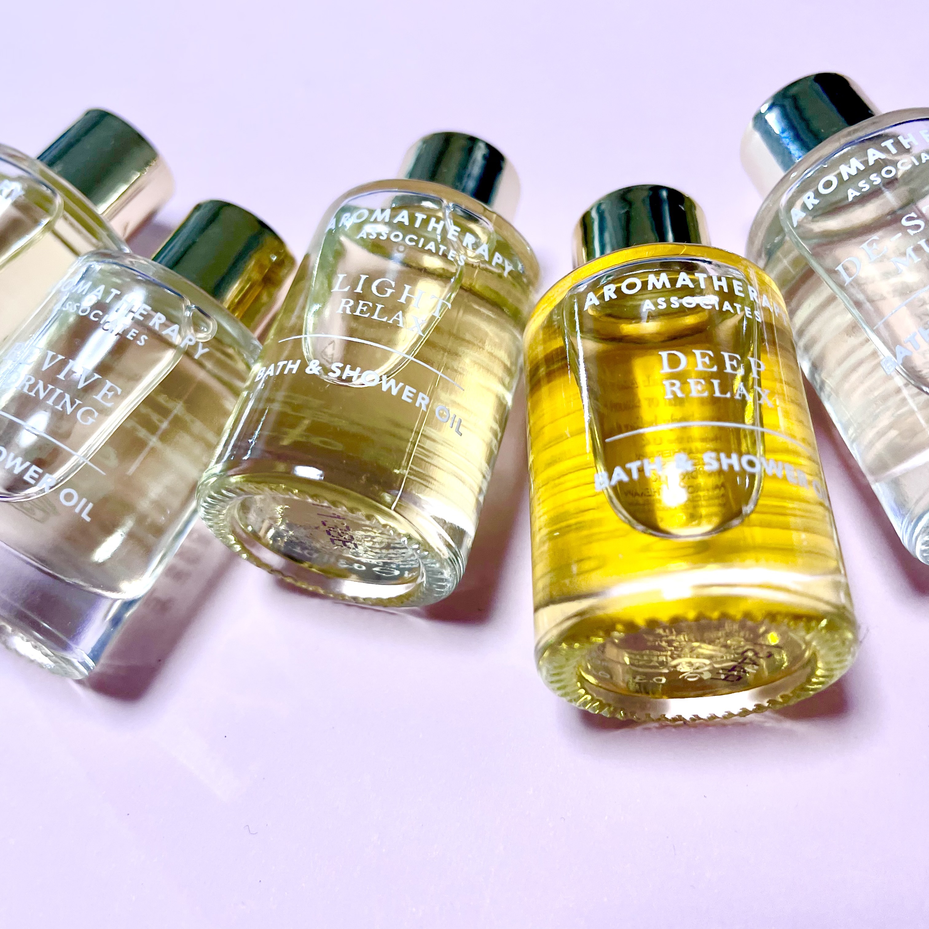 アロマセラピーアソシエイツ ミニチュア バスオイルコレクション Nのクチコミ「大人のちょっとした贅沢に相応しいラグジュアリーな入浴剤、Aromatherapy Associ.....」（3枚目）