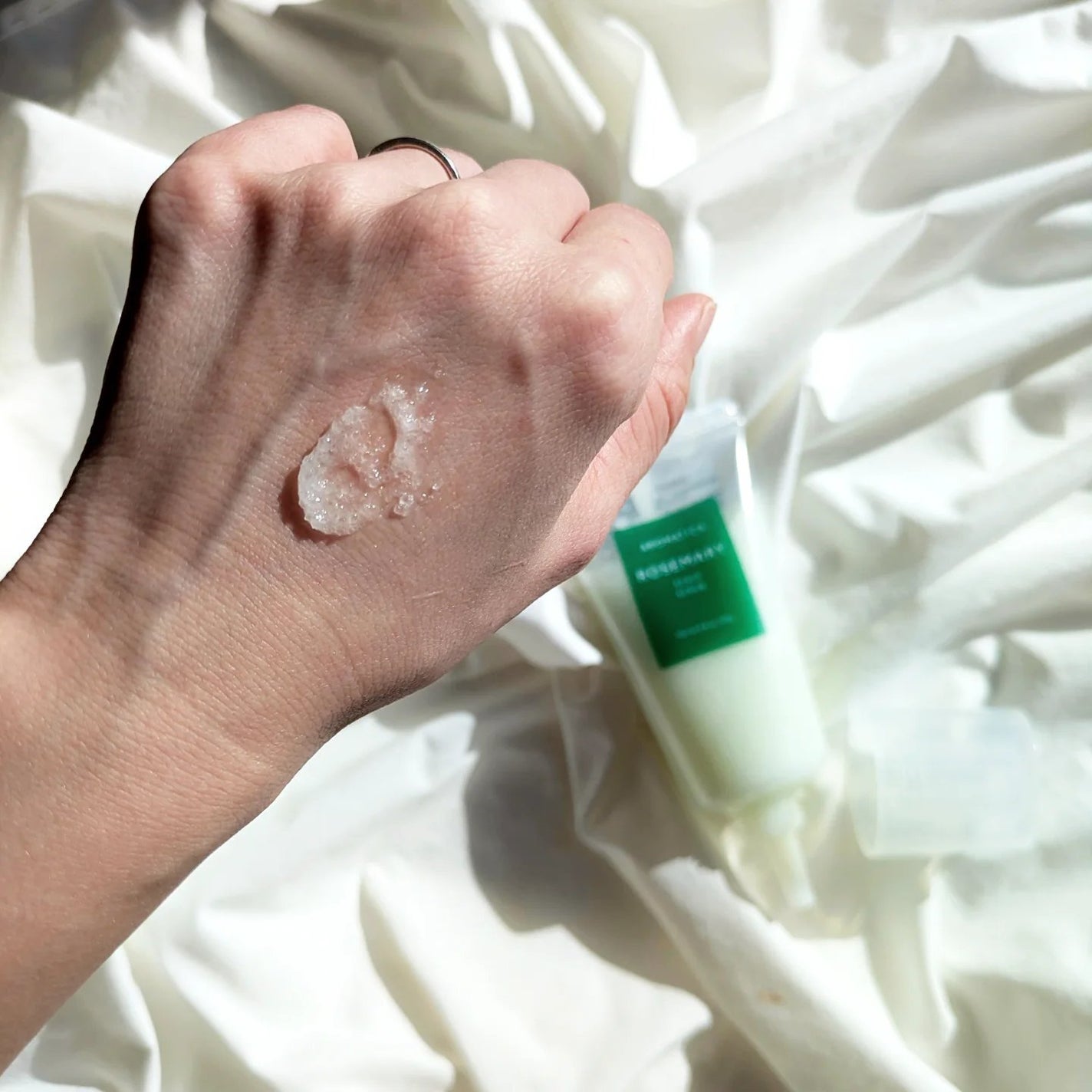 ローズマリー スカルプ スクラブ/AROMATICA/ヘッドスクラブを使ったクチコミ(4枚目)