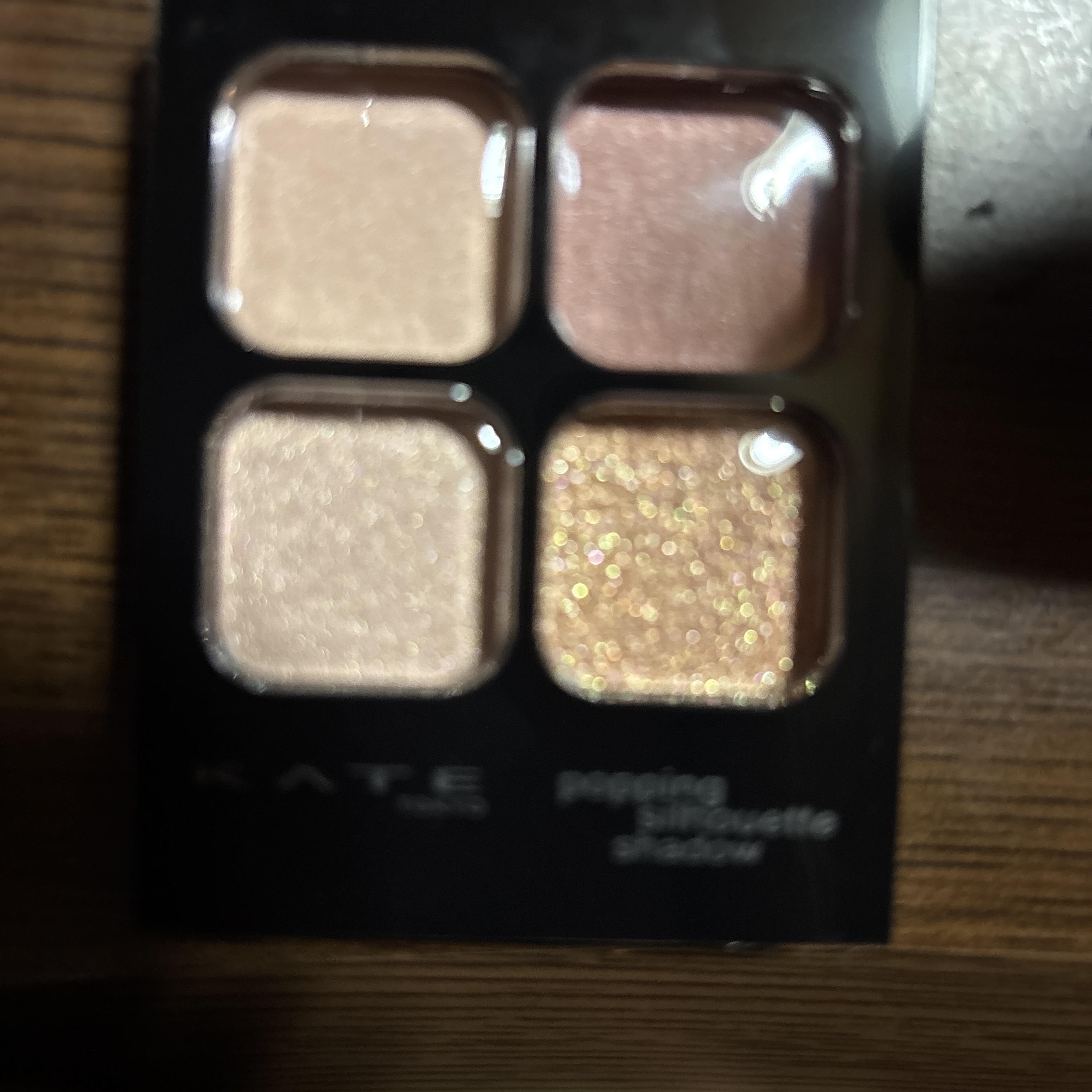 ケイト ポッピングシルエットシャドウ EX-2 ホットレッドポップ(限定)/KATE/アイシャドウパレットを使ったクチコミ（1枚目）