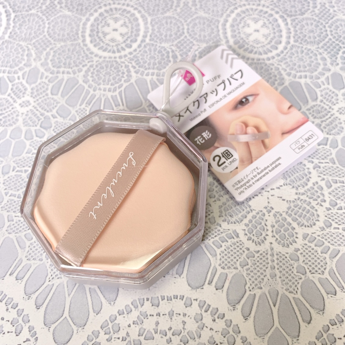 メイクアップパフ（花形、２個、専用ケース付）/DAISO/パフ・スポンジを使ったクチコミ（1枚目）