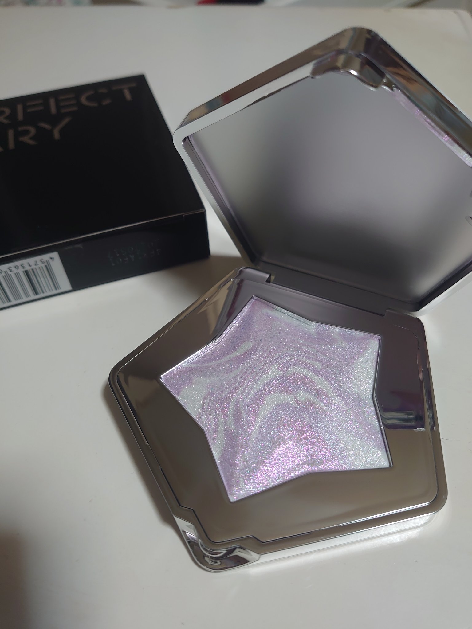 スターダストダイヤモンドハイライトパウダー N08 ネビュラパープル(日本限定色)/PERFECT DIARY/パウダーハイライトを使ったクチコミ（1枚目）