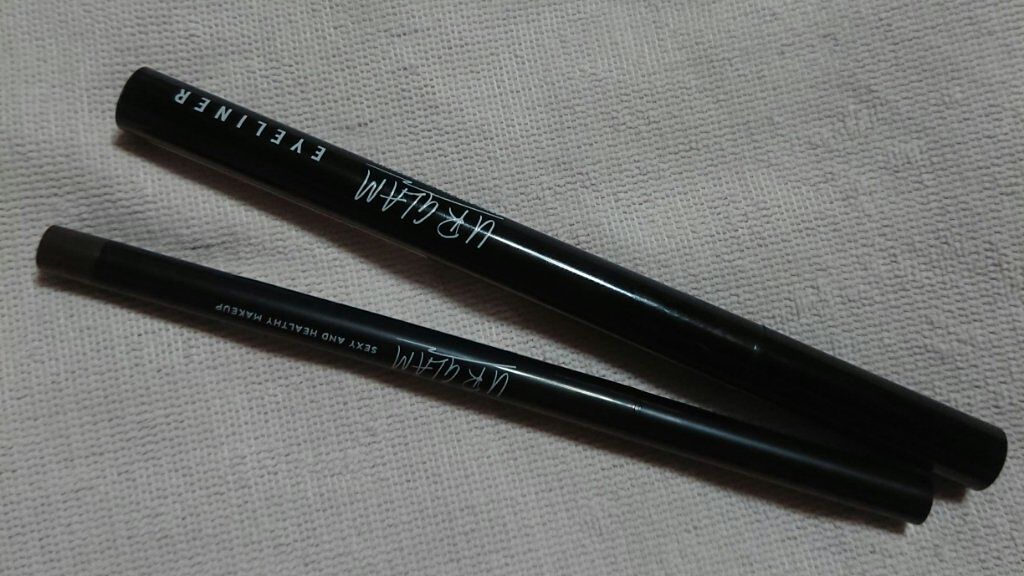 ブラッシュリキッドアイライナー/U R GLAM/リキッドアイライナーを使ったクチコミ（1枚目）