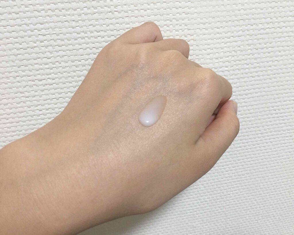 プレミアムボディミルク ホワイトニング【医薬部外品】 /ニベア/ボディミルクを使ったクチコミ(2枚目)