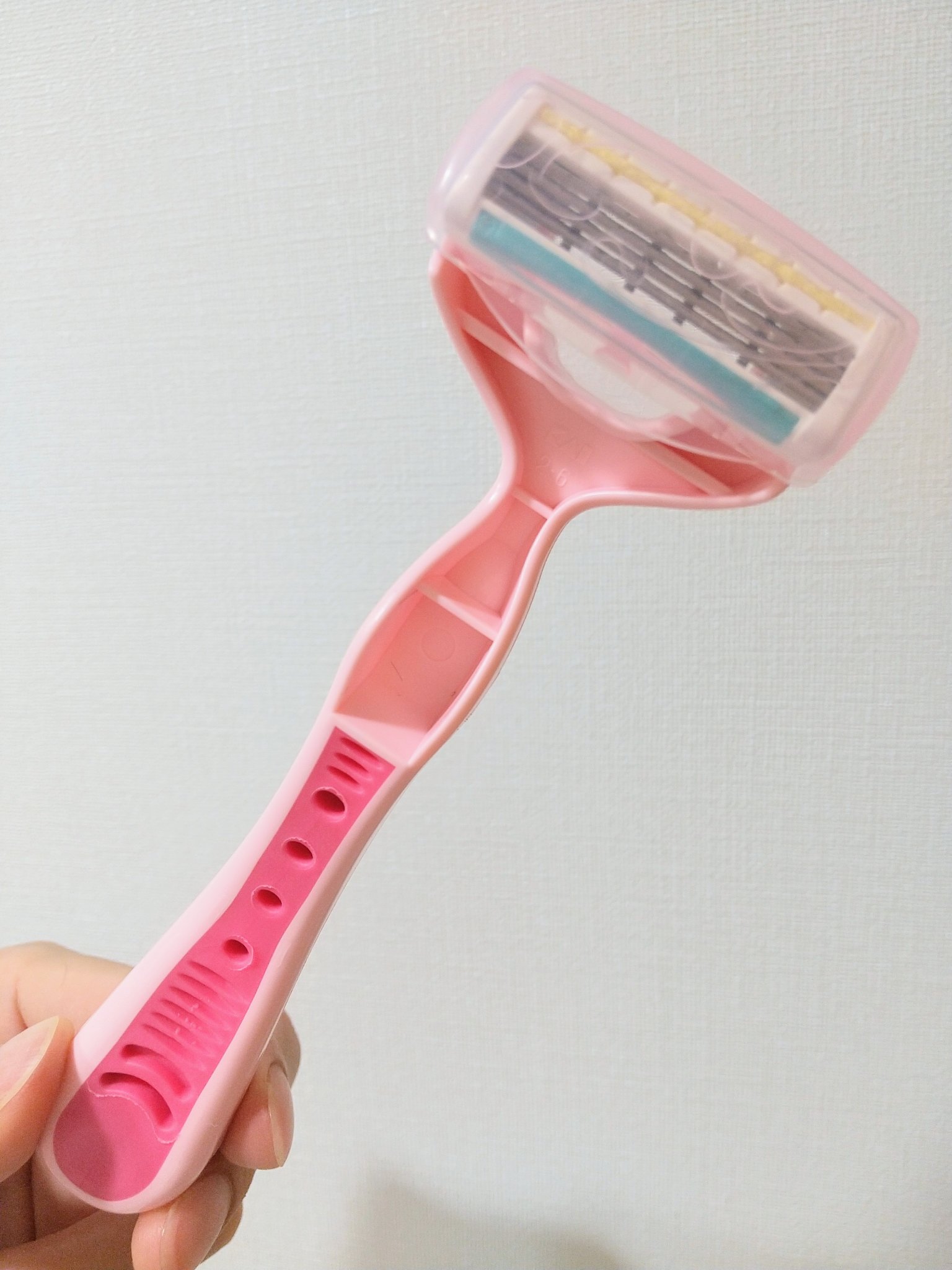 貝印 ボディ用カミソリ　ピュアコマチのクチコミ「ご覧いただきありがとうございます🤗

とりあえずのカミソリがほしくて
ドラッグストアで見掛けた.....」（2枚目）