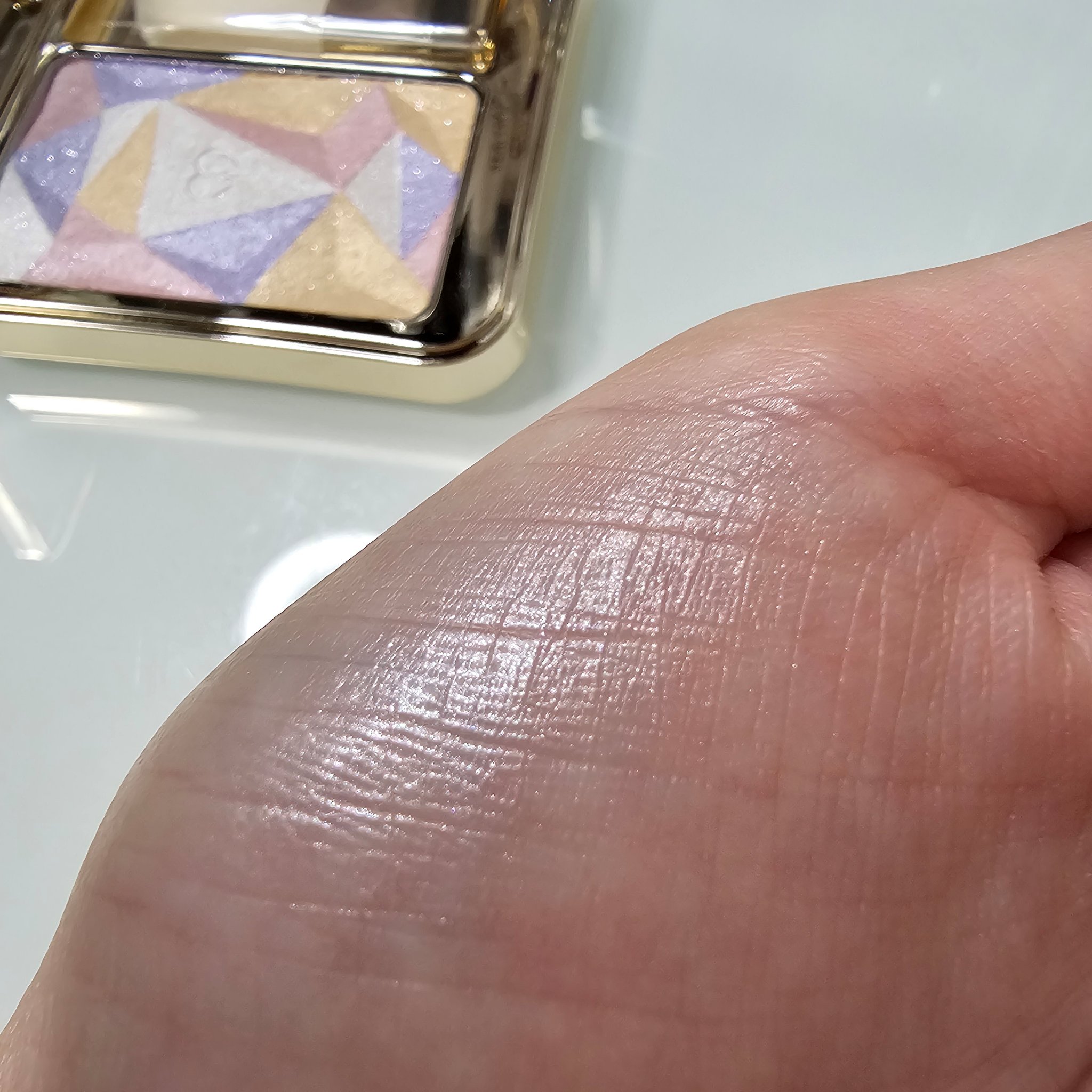 ル・レオスールデクラ /クレ・ド・ポー ボーテ/パウダーハイライトを使ったクチコミ（3枚目）