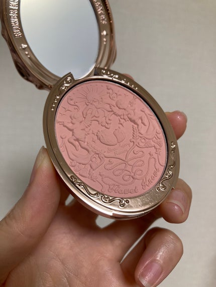 ストロベリーロココ チークブラッシュ 01 エンジェルシャンソン/FlowerKnows/パウダーチークの画像