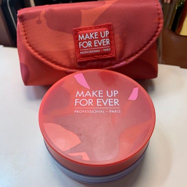 MAKE UP FOR EVER ウルトラHDルースパウダー
使い切ったので投稿しますーっ！！
口コミが良くて気になってたけど
使ってるパウダーがまだあったので
プレゼントで買ったらとても喜ばれたパウダ