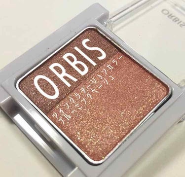 使いやすいです！わりときらきら
指でさ〜って使えるのですきです
ORBIS ブルーミングベージュ です
結構ピンク強いオレンジ？