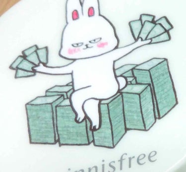 噂で聞いていた#Innisfree の#ノーセバムパウダー 、やっと購入しました！！！

もーーーーーーなんで夏本番中に買わなかったんだってくらい優秀でした…😭
今までは#CANMAKE の #シークレ