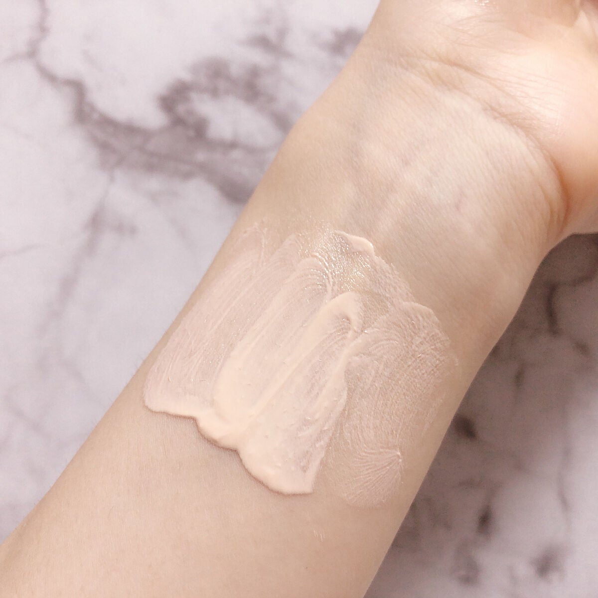 ボーン ディス ウェイ グロウ モイスチュアライジング メイクアップ プライマー/Too Faced/化粧下地を使ったクチコミ(4枚目)