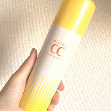 ♡メラノCC酵素ムース泡洗顔♡
話題のメラノCCの泡洗顔買いました🍊

泡ふわっふわで柑橘系の香りです！
正直効果はあまり期待していませんでした、、
が！！！！！！！

これすごいです！！
鼻の下にニキ