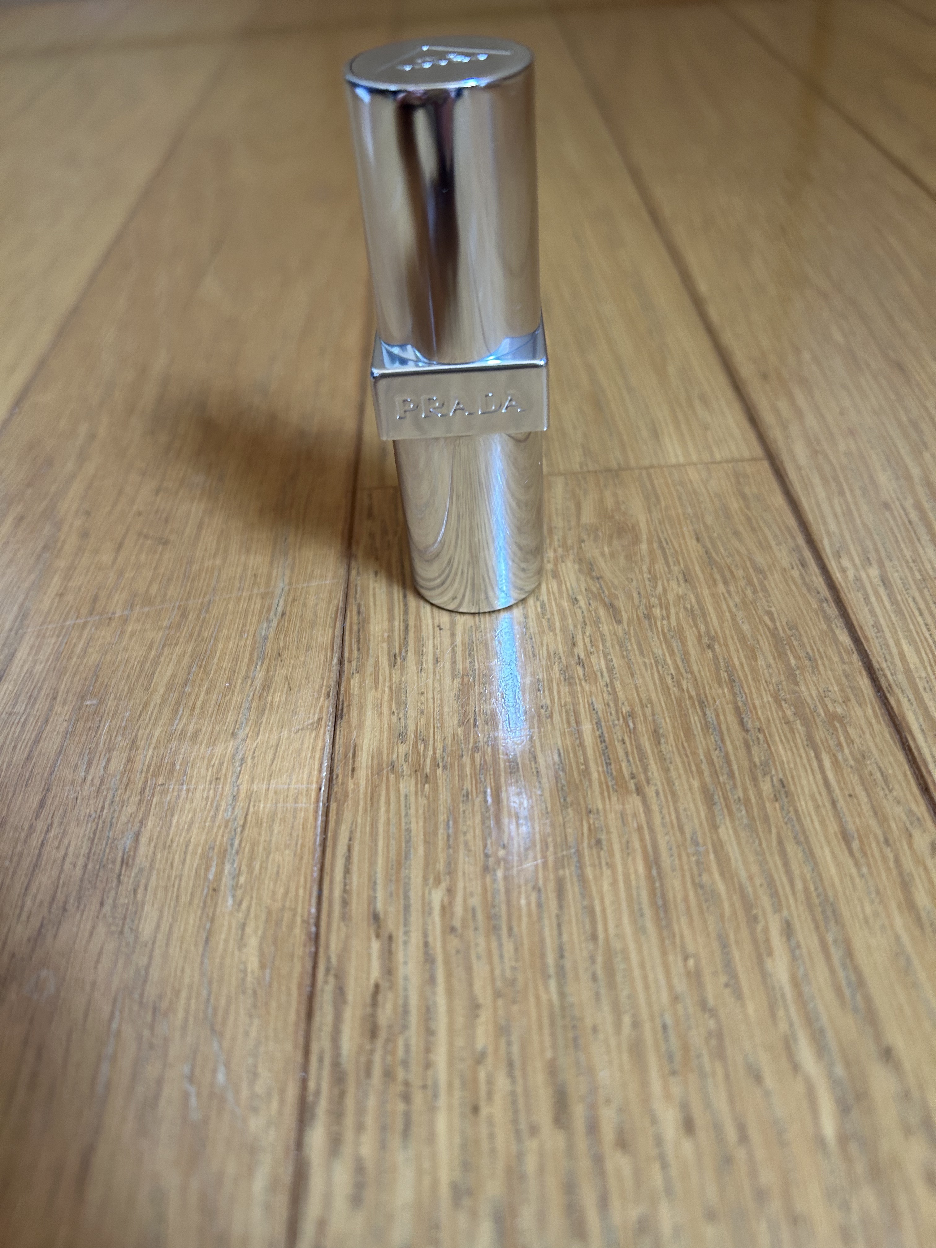 モノクローム ウェイトレス リップカラー(スムース ナイロン) B102 シアン/PRADA BEAUTY/口紅を使ったクチコミ（1枚目）