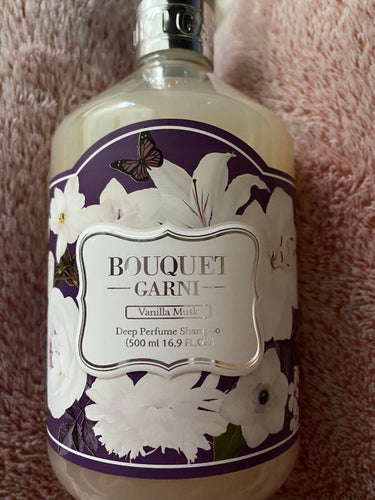 BouquetGarni
ディープパフュームシャンプー
バニラムスク

いい香り！
バニラの香り、ほんのりあってムスクの優しさもありですごく好み。
サラサラになる🙆‍♀️