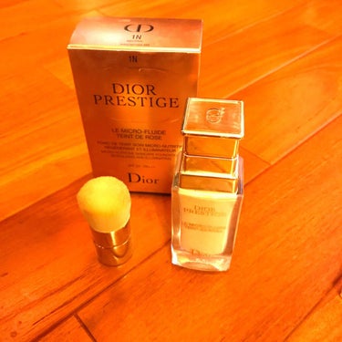 これは、Dior Prestige  Le Micro-Fluide Teint De Roseというあの薔薇の美容液などと同じラインかと思わせる名前のファンデーションです。期待が大き過ぎたせいか、届い