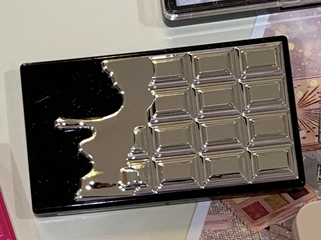 Mini Chocolate Eye Shadow Palette/MAKEUP REVOLUTION/アイシャドウパレットを使ったクチコミ（2枚目）
