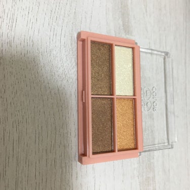 セリア CHEER me COLOR アイシャドウのクチコミ「これがセリアで買えちゃいます。
しかも安すぎる。
100円だよ
これ買わなきゃ損
コンパクトだ.....」（3枚目）