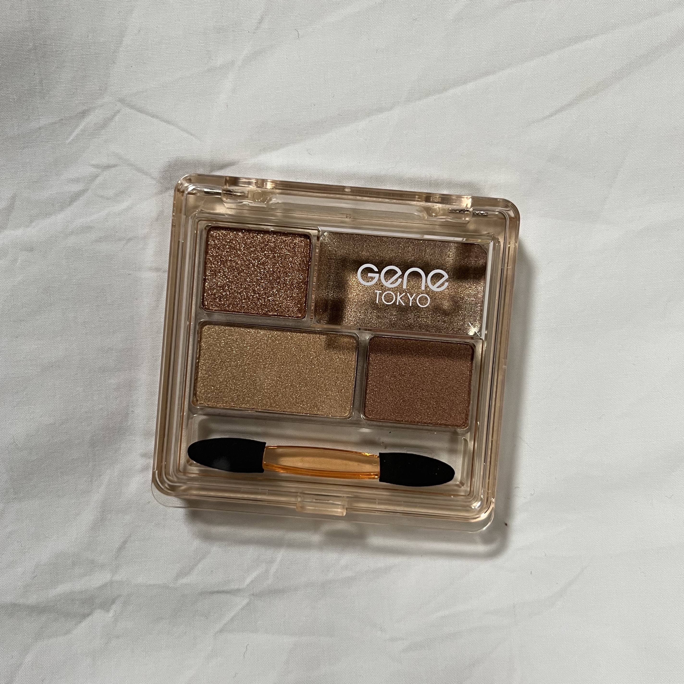 限定！！ラメアイシャドウ👀✨


────────────

🪄DAISOGENE TOKYO リラクシーアイシャドウB


☆good point

・使いやすいカラーの4つのゴールドラメ
→右上だけクリームタイプだよ👍🏼
・コン