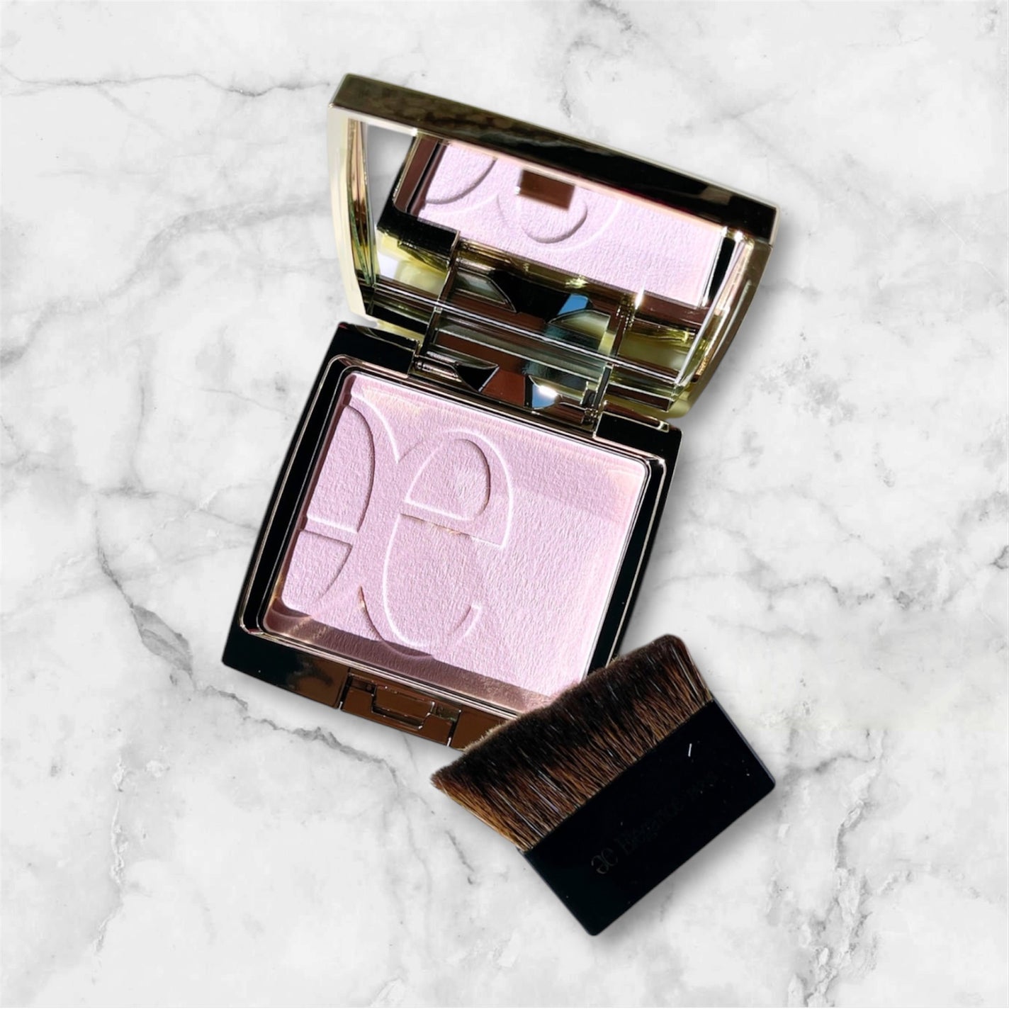 エレガンス アティミエル ヴェール/Elégance/プレストパウダーを使ったクチコミ(2枚目)