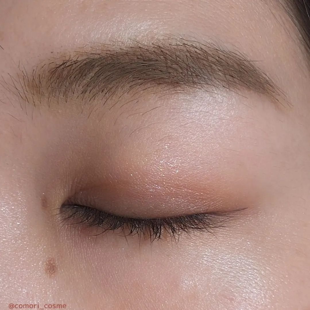 comori✳️アラサーのコスメレビュー🌿 on LIPS 「今日のメイク😍/➡スワイプで目元のアップあります👀📸︎︎︎︎︎..」(4枚目)