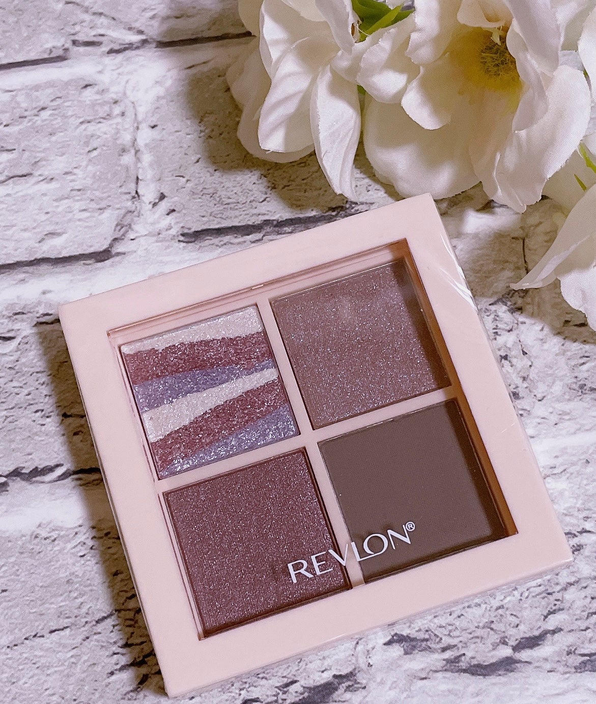 レブロン ダズル アイシャドウ クアッド/REVLON/アイシャドウパレットを使ったクチコミ(1枚目)