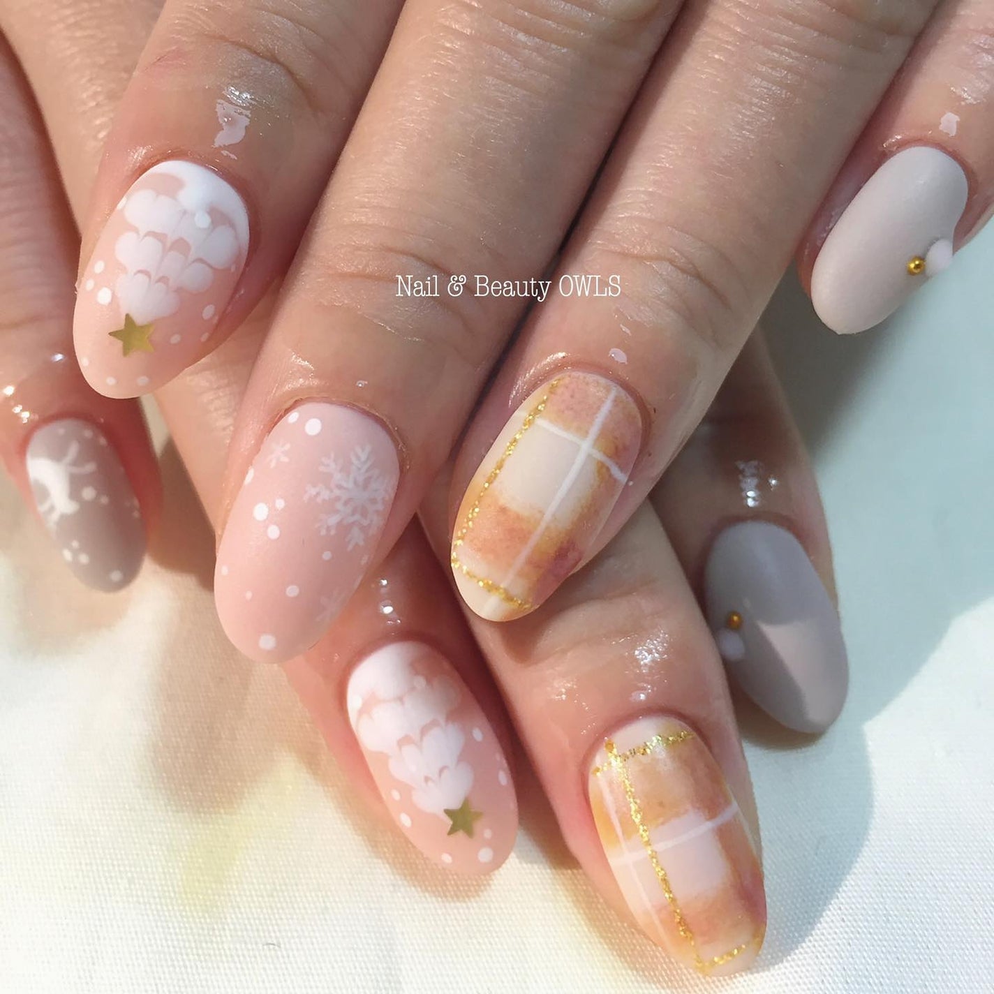 ぴよこれいと あうるす on LIPS 「トナカイ🦌ツリー🎄ユキ❄️チェック✔︎#カラフルネイル#col..」(1枚目)