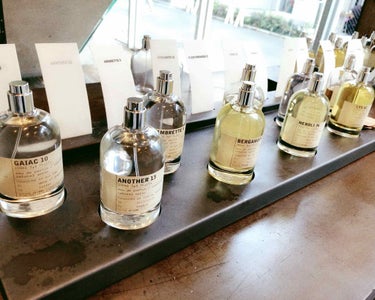 LE LABO GAIAC10のクチコミ「世界の路面店2号店となる代官山の店内の風景です❤️
オーダーを受けてからレシピを見て、その場で.....」（3枚目）