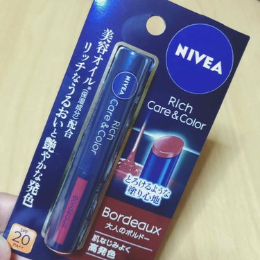 💄NIVEA Rich Care＆Color(Bordeaux)💄

唇が乾燥して普段仕事で使っているリップがうまくのらないため購入しました

程よい赤みでいつもよりは血色が良くなった感じです唇もしっと