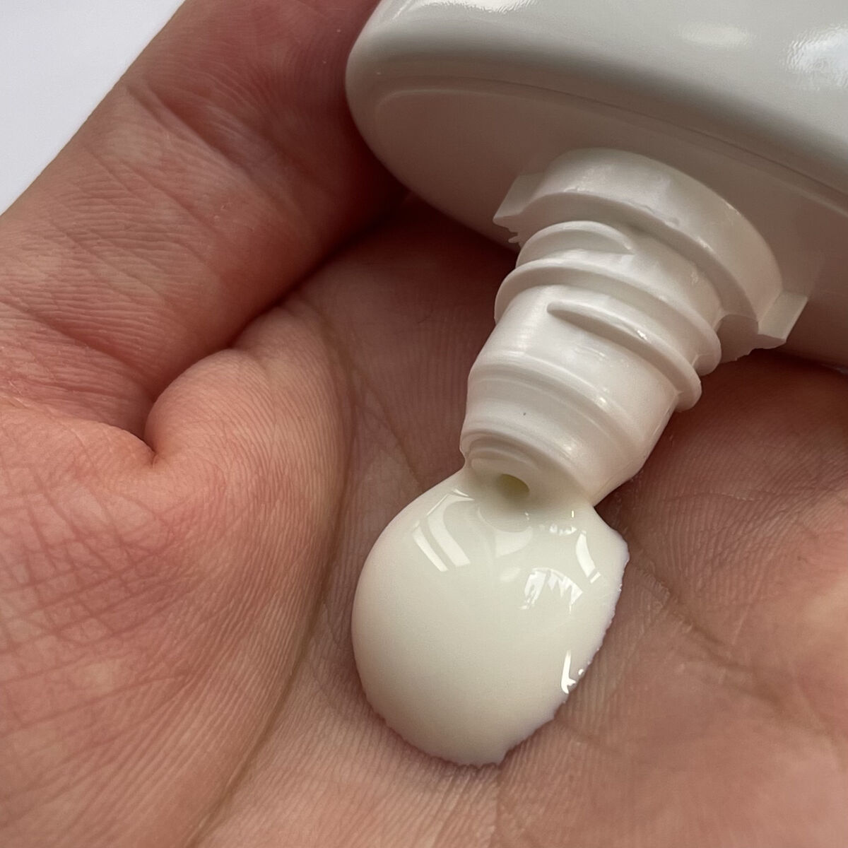 オールインワンエッセンシャルサンクリーム/MORNING SURPRISE/日焼け止めクリームを使ったクチコミ（2枚目）