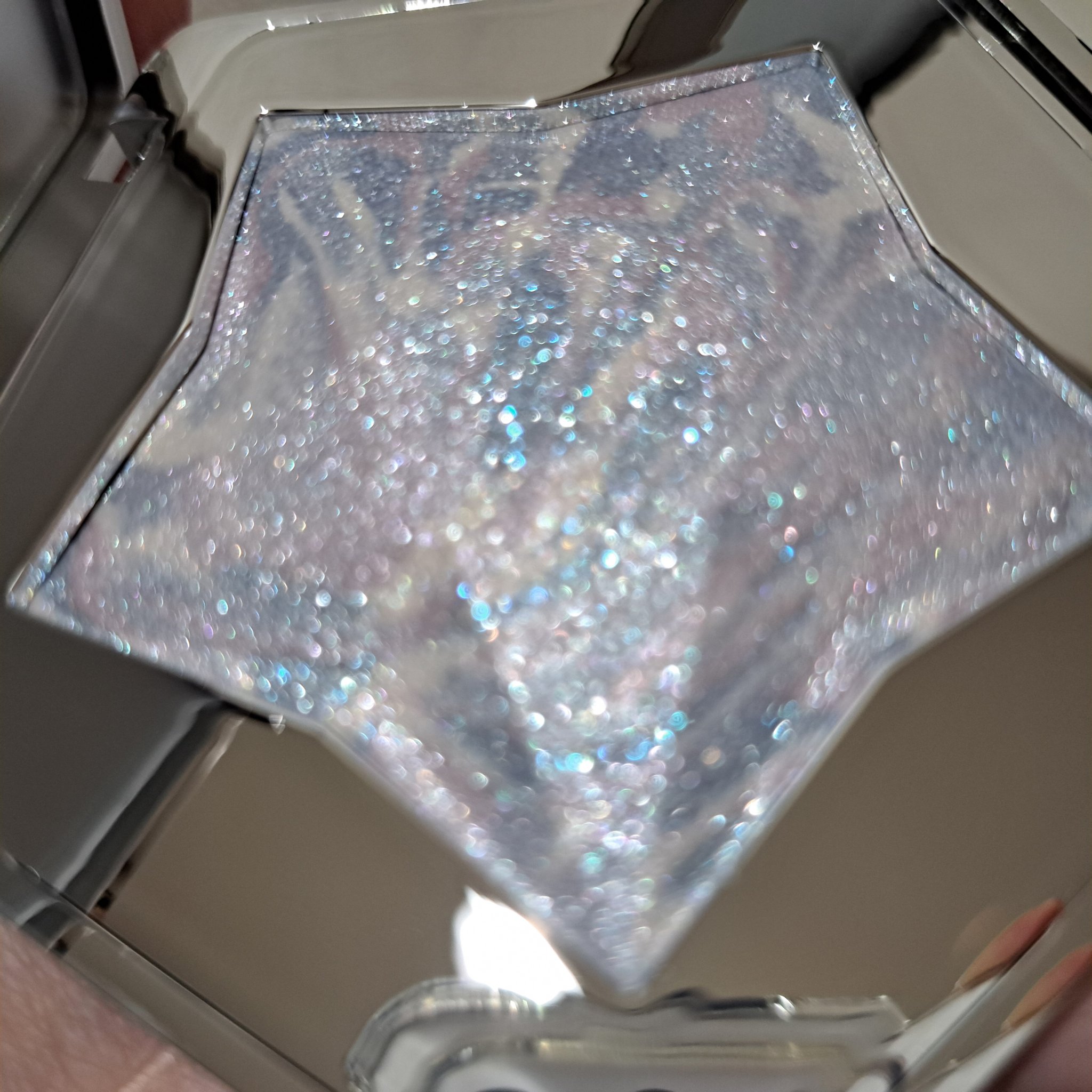 スターダストダイヤモンドハイライトパウダー N08 ネビュラパープル(日本限定色)/PERFECT DIARY/パウダーハイライトを使ったクチコミ（2枚目）