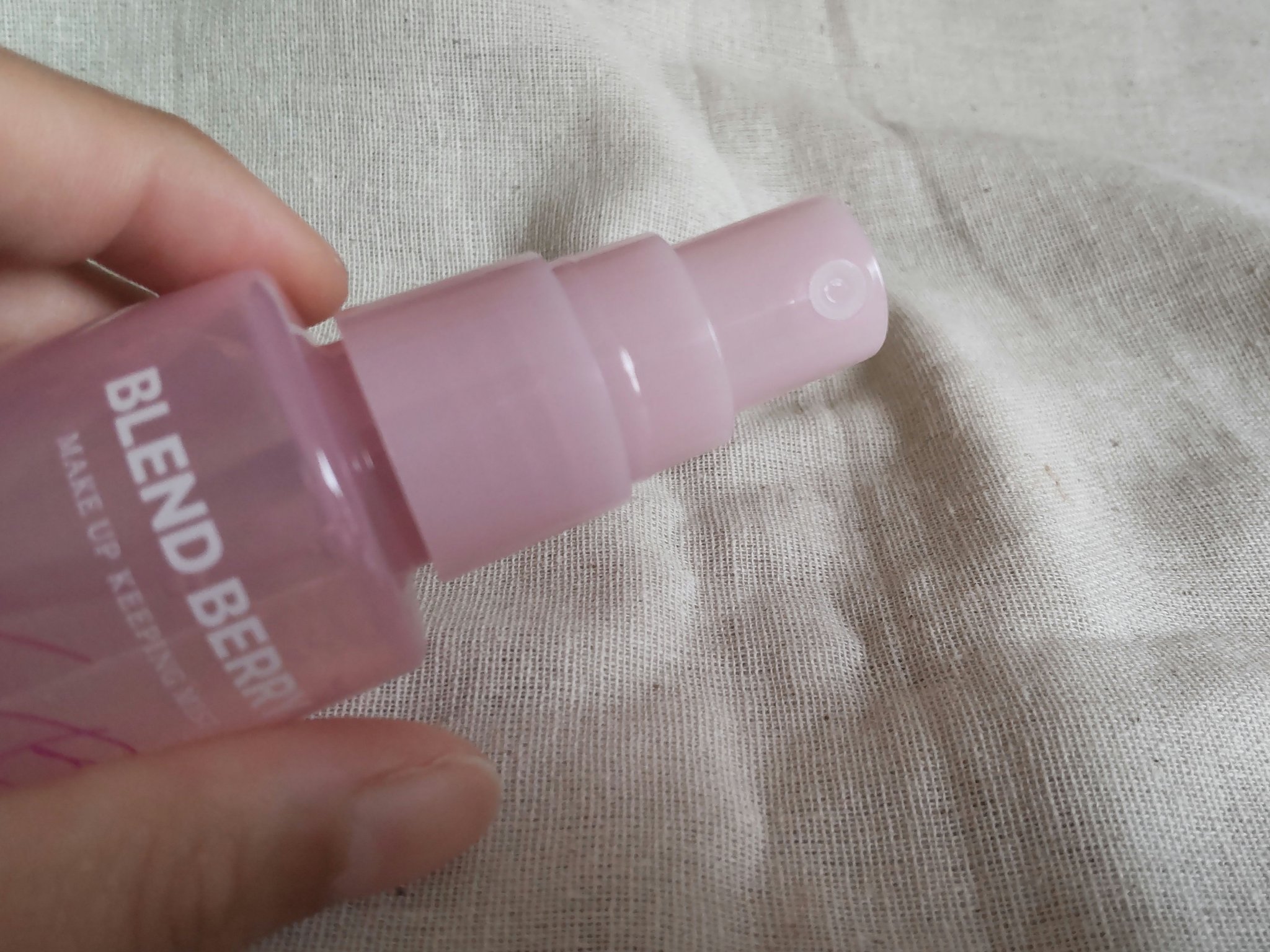 メイクアップ キーピング ミスト/BLEND BERRY/フィックスミストを使ったクチコミ（2枚目）