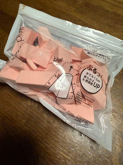 メイクアップスポンジ(バリューパック ウェッジ型 30個)/DAISO/パフ・スポンジを使ったクチコミ(1枚目)