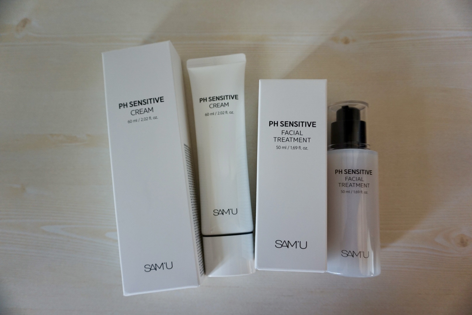 SA’MUさんのPHセンシティブクリームとPHセンシティブフェイシャルトリートメントをLIPSさんからいただきました❣️

クリームは、とっても伸びが良くてべつきにくく肌に馴染ませやすいです💓
トリートメントは、とろみのあるテクスチャーで