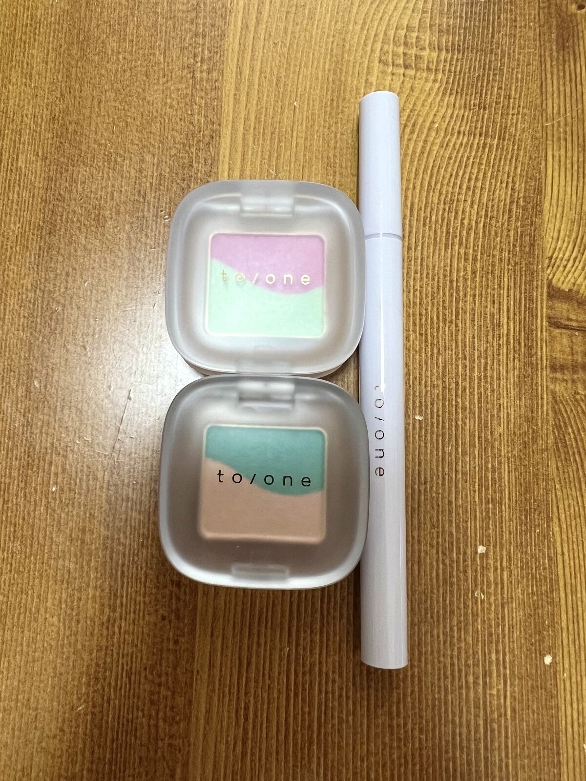 ペタル フロート アイシャドウ/to/one/アイシャドウパレットを使ったクチコミ（2枚目）