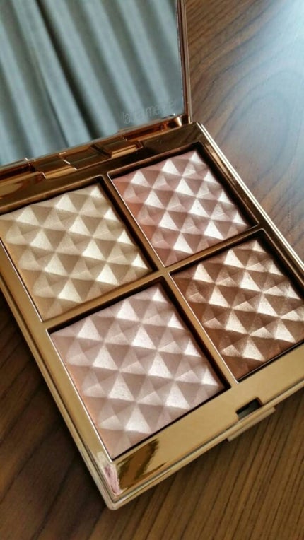 マジック アワー フェイスイルミネーター パレット/ローラ メルシエ/プレストパウダーを使ったクチコミ(2枚目)