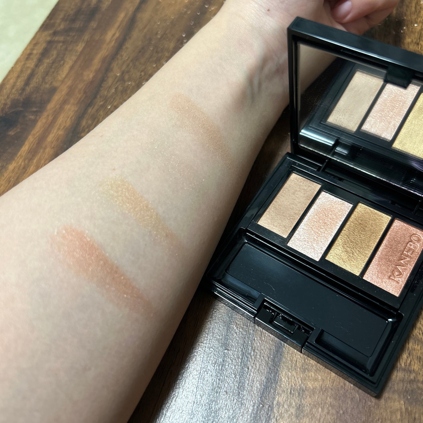 カラードシャドウ/KANEBO/アイシャドウパレットを使ったクチコミ(3枚目)