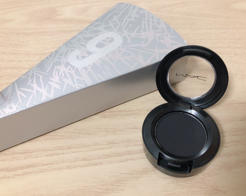 スモール アイシャドウ カーボン/M・A・C/単色アイシャドウを使ったクチコミ（1枚目）