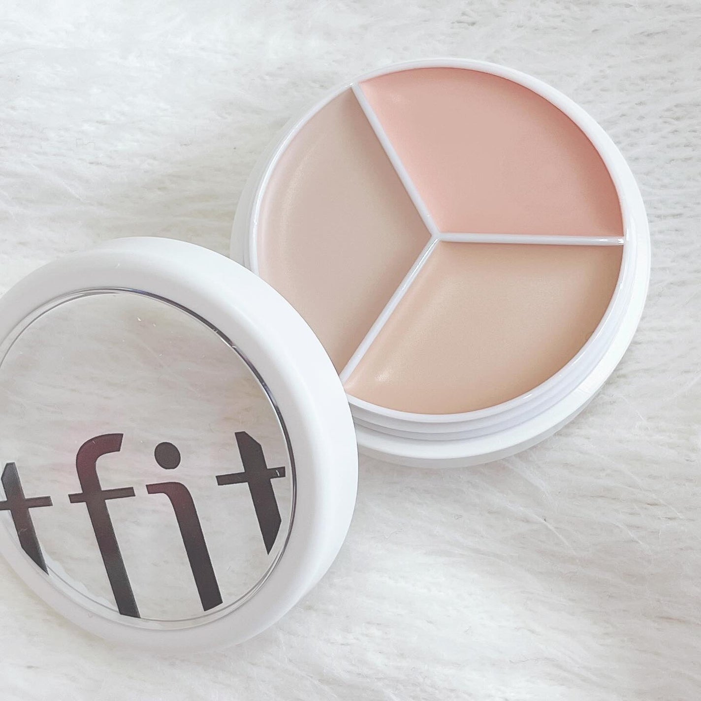 みさき on LIPS 「TFITのコンシーラー❤️カラーはCOOLです!LIPSベスト..」(2枚目)