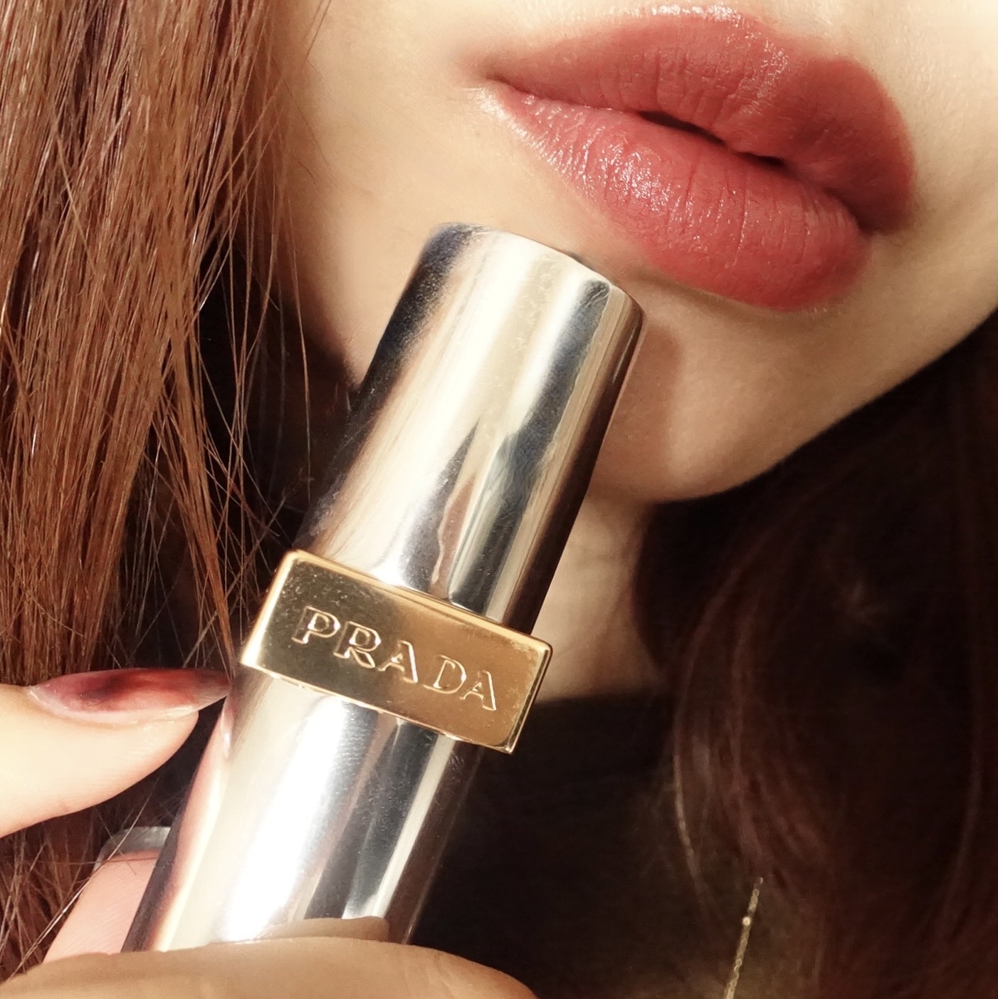 PRADA BEAUTY モノクローム ウェイトレス リップカラー(マット レザー)のクチコミ「コスメ購入品👉PRADAでテンションUP💄

ついにPRADA買いました…！発色よし、色もちよ.....」（2枚目）