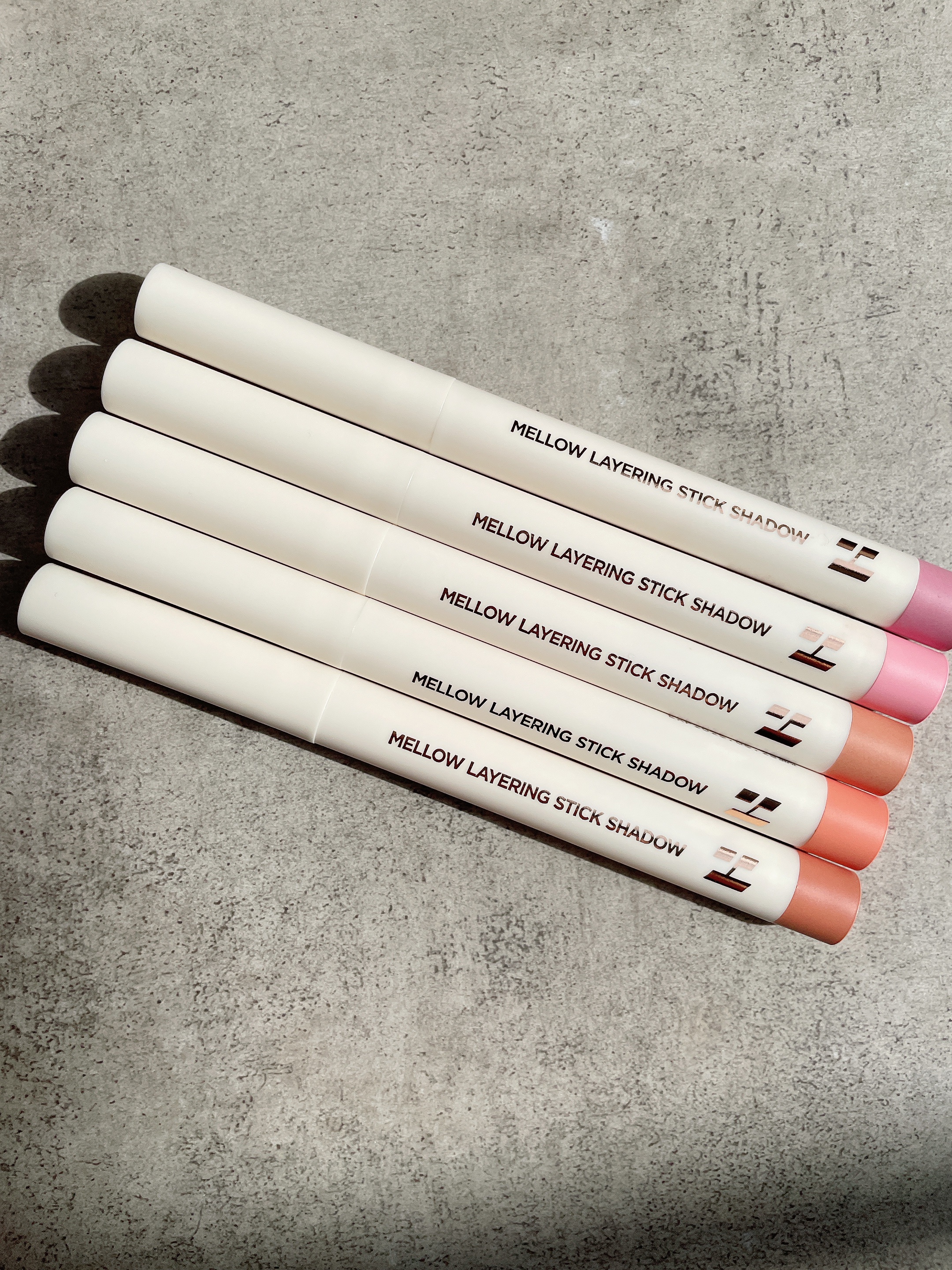 メロウレイヤリング スティックシャドウ/HOLIKA HOLIKA/スティックアイシャドウを使ったクチコミ（2枚目）