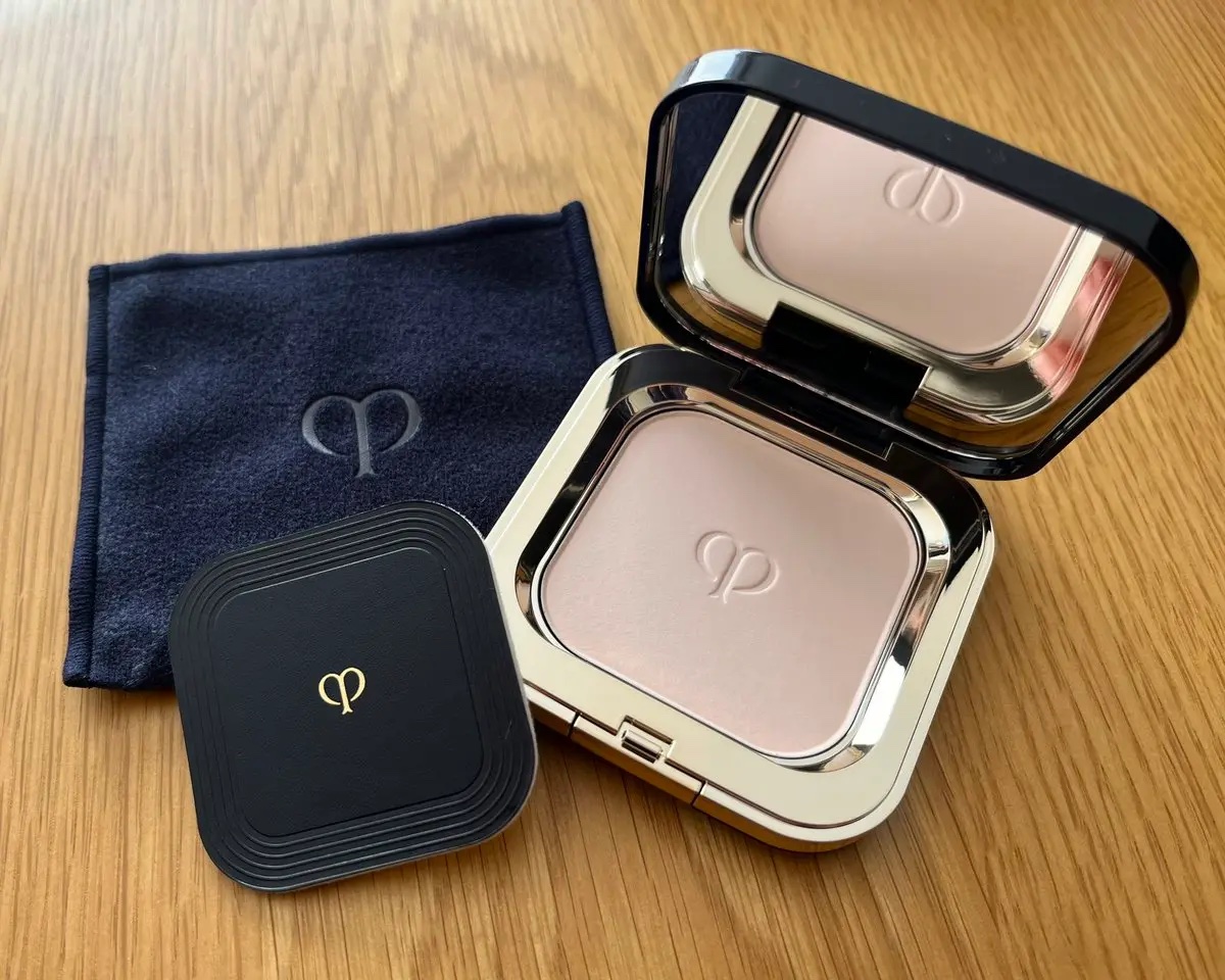 プードルコンパクトエサンシエルｎ/クレ・ド・ポー ボーテ/プレストパウダーを使ったクチコミ（2枚目）