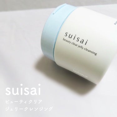 ➳✩⡱ suisai スイサイ
　ビューティクリア ジェリークレンジング


美容成分(保湿)をたっぷり含んだぷるぷるの美容水ジェリーで、


メイク汚れ＆毛穴汚れをやさしくオフします。


美容水ジェリーの中に油性成分を抱かせる独自処方。


「オイル in ウォーターラッピング技術」により、少ない油分で効率よくメイクを落とします。


みずみずしいクリアでさわやかな、ミントウォーターの香り。

𖢇┈┈┈┈┈┈┈┈┈┈┈┈┈┈┈┈┈┈┈┈┈𖧡


美容水ジェリーで、メイクとろけ落ち💙



▫️美容成分(保湿)59％配合ぷるぷる水ジェリー

美容成分がたっぷりの水分を抱えて洗浄後の水分蒸発を防ぎます。


▫️ 美容水ジェリーの中から油性成分(洗浄剤)が出てきて、メイク汚れ＆毛穴汚れをジェリーの中に取り込みます。


▫️美容成分(保湿)がたっぷりの水分を抱えて、洗浄後の肌の水分蒸発を防ぎます。



ぷるぷるのジェリーが気持ち良い🤍✨


すっきりとした使用感のクレンジングだと思いました🙆‍♀️⭕️


ほんのりミントの清涼感がありますが、


清涼感自体は強過ぎないので、冬場でも使いやすいと思います💡


うるおい感を残しながらメイクを落とせるので、


乾燥が気になる季節にも使いやすいかな？☻


(ですがミントの爽やかさを堪能するために春〜夏メインに使いたい🌳)


メイクも毛穴の汚れも落とせていると感じました💡


穏やかな使用感で使いやすいクレンジングのイメージですが


特段「これ！」といった特徴が見当たらないので


恐らく使い切りで終了です😌



こちらはsuisai様より頂きました💝
ありがとうございました🌼





#suisai #スイサイ #ビューティクリアジェリークレンジング #提供 の画像 その0