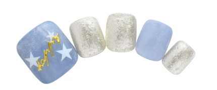 大人ポップなマグネットは淡いブルーでクールに組み合わせて(フット)