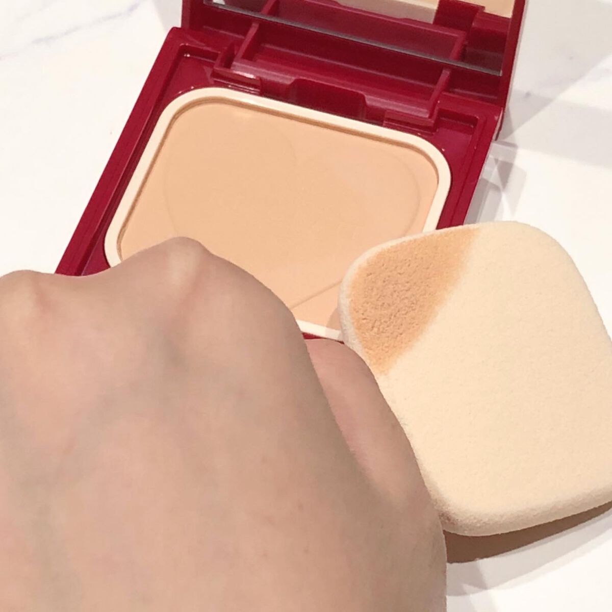 RAKKO on LIPS 「毛穴をオフして透け感をオン!プロが仕上げたような透け感美肌へ資..」(4枚目)