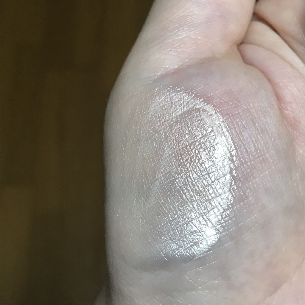 CHANEL レ ベージュ フリュイド アンルミネール ベル ミンのクチコミ「CHANEL/

LES BEIGES/
FLUIDE ENLUMINEUR BELLE MI.....」（3枚目）