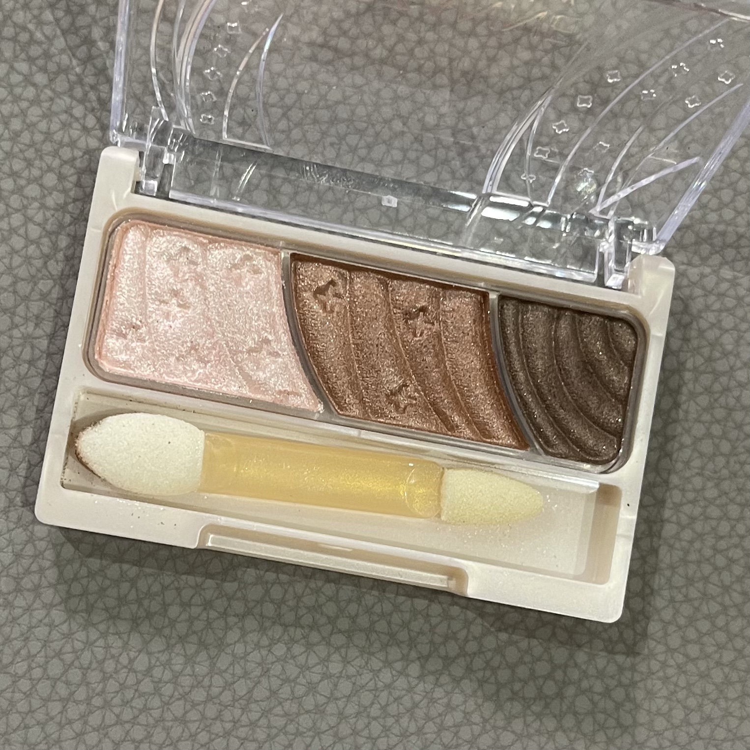 トーンアップアイシャドウ/CEZANNE/アイシャドウパレットを使ったクチコミ（2枚目）