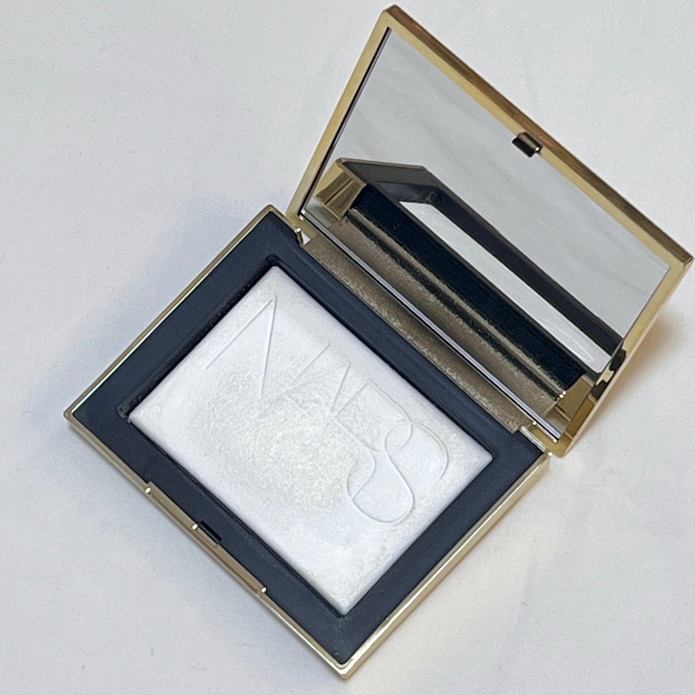 ゴールドダスト ライトライトリフレクティング セッティングパウダー/NARS/プレストパウダーを使ったクチコミ(1枚目)