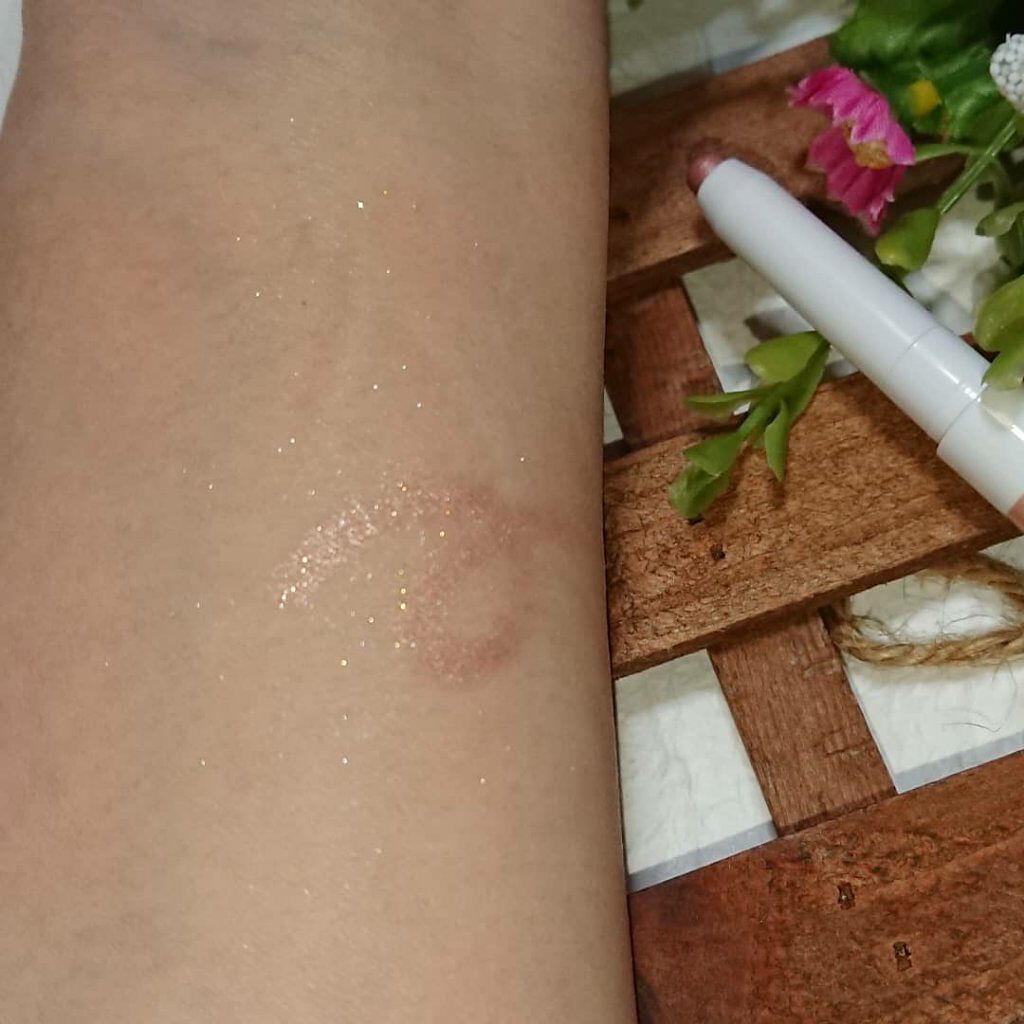 ゆみママ on LIPS 「スティックシャドウシマー 1,089円(税込) アイムミミ..」(4枚目)