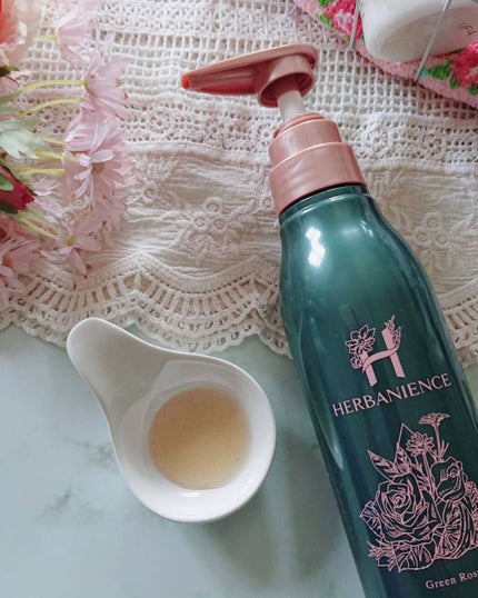 ハーバニエンス シャンプー・コンディショナー(グリーンローズ)/HERBANIENCE/市販シャンプーを使ったクチコミ(2枚目)