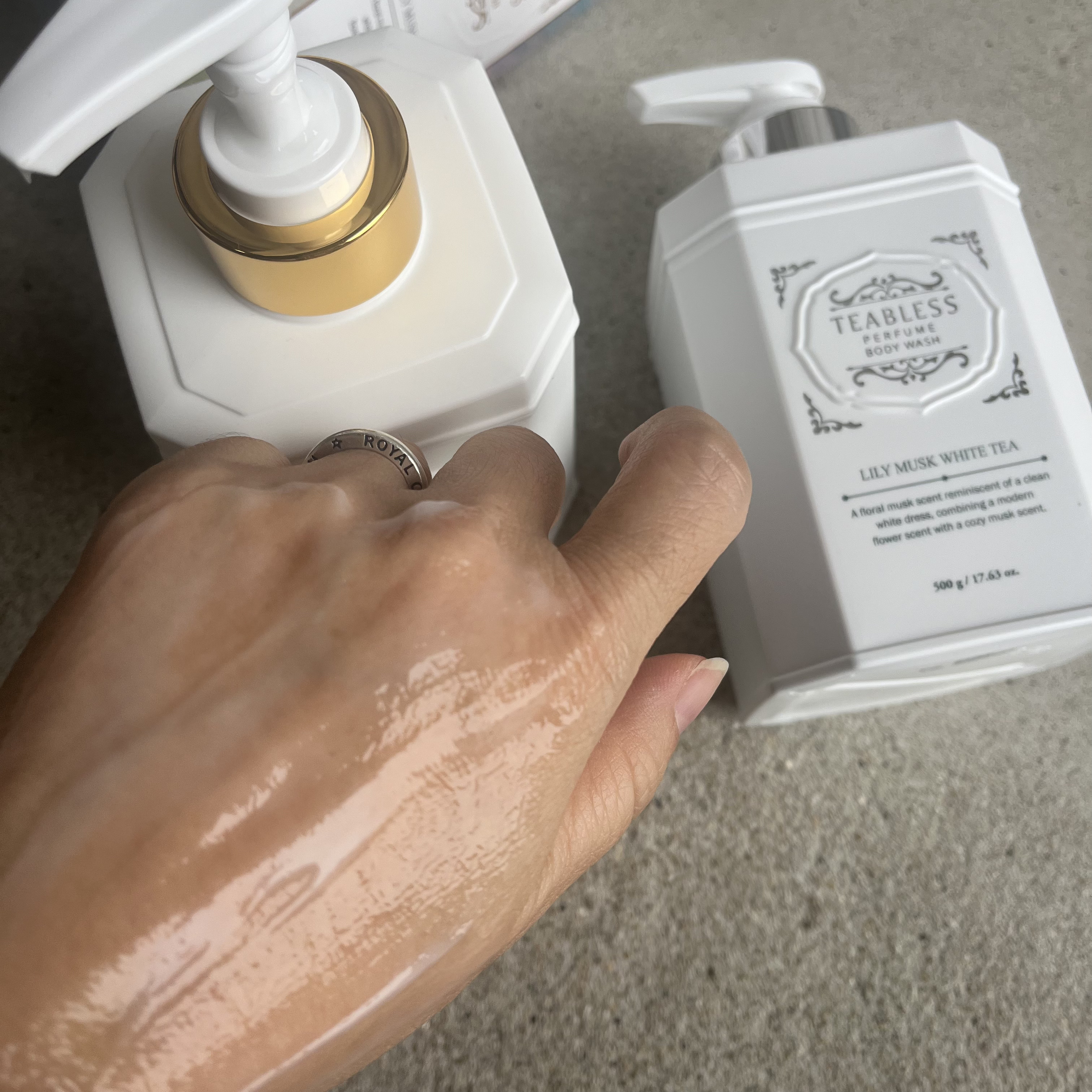 パフュームボディローション リリィムスクホワイトティー/TEABLESS/ボディローションを使ったクチコミ（3枚目）