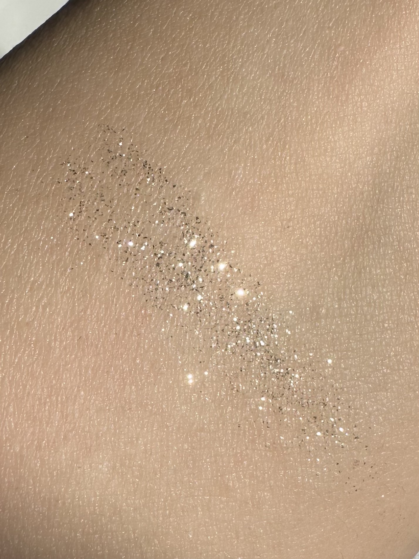 ダズリング ジェム 01 moon dew/DECORTÉ/単色アイシャドウを使ったクチコミ（3枚目）